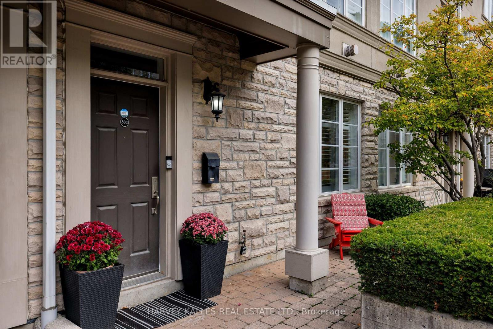 304 51 York Mills Rd, Toronto, ON M2P 1B6