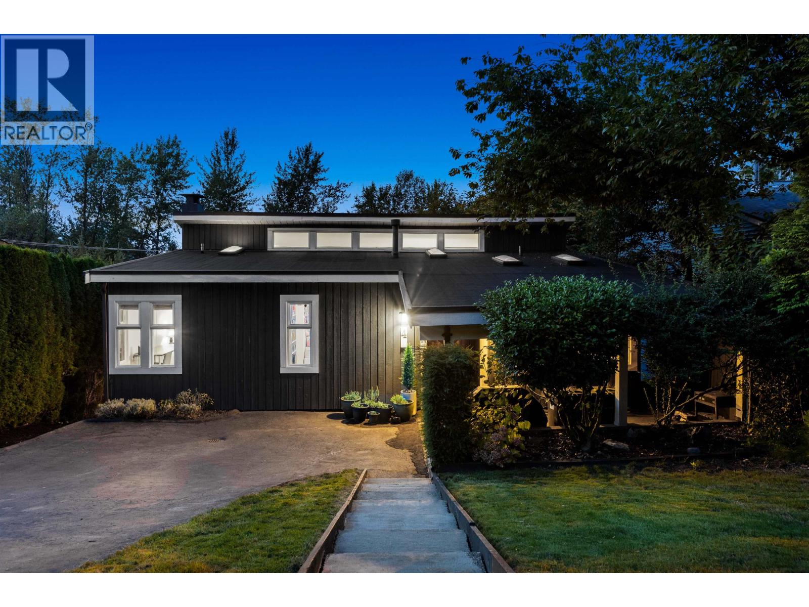 4 Noble Ct, Port Moody, BC V3H 3Z5