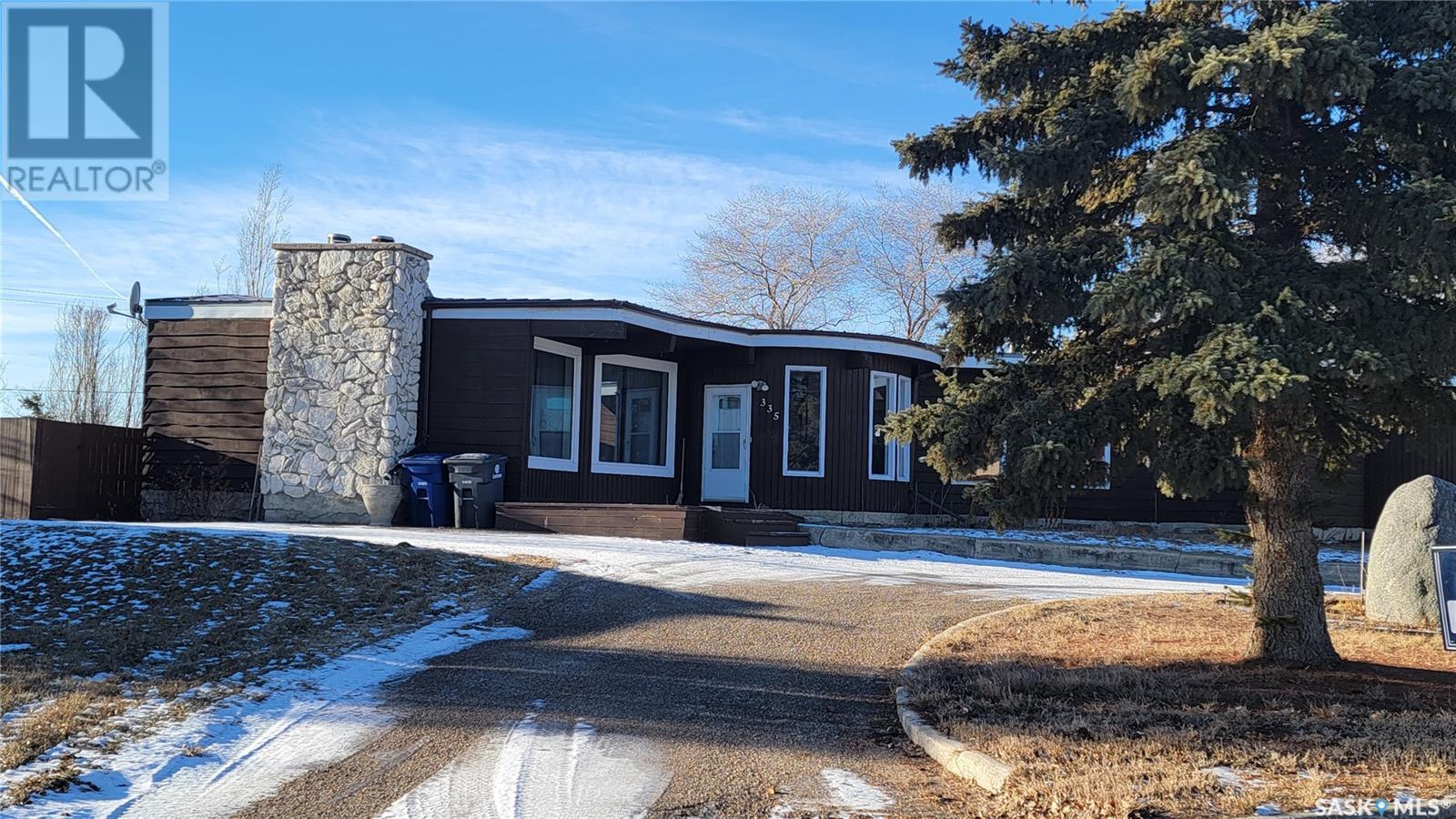 335 Yukon Ave, Kerrobert, SK S0L 1R0 MLS SK953109 Houseful