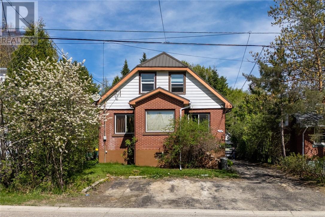 306 Jeanne Darc Ave, Sudbury, ON P3B 2Z8