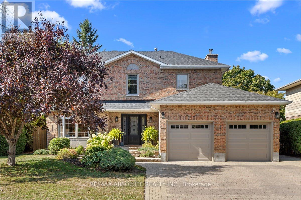 3 Buttonwood Trl, Ottawa, ON K2S 1C9