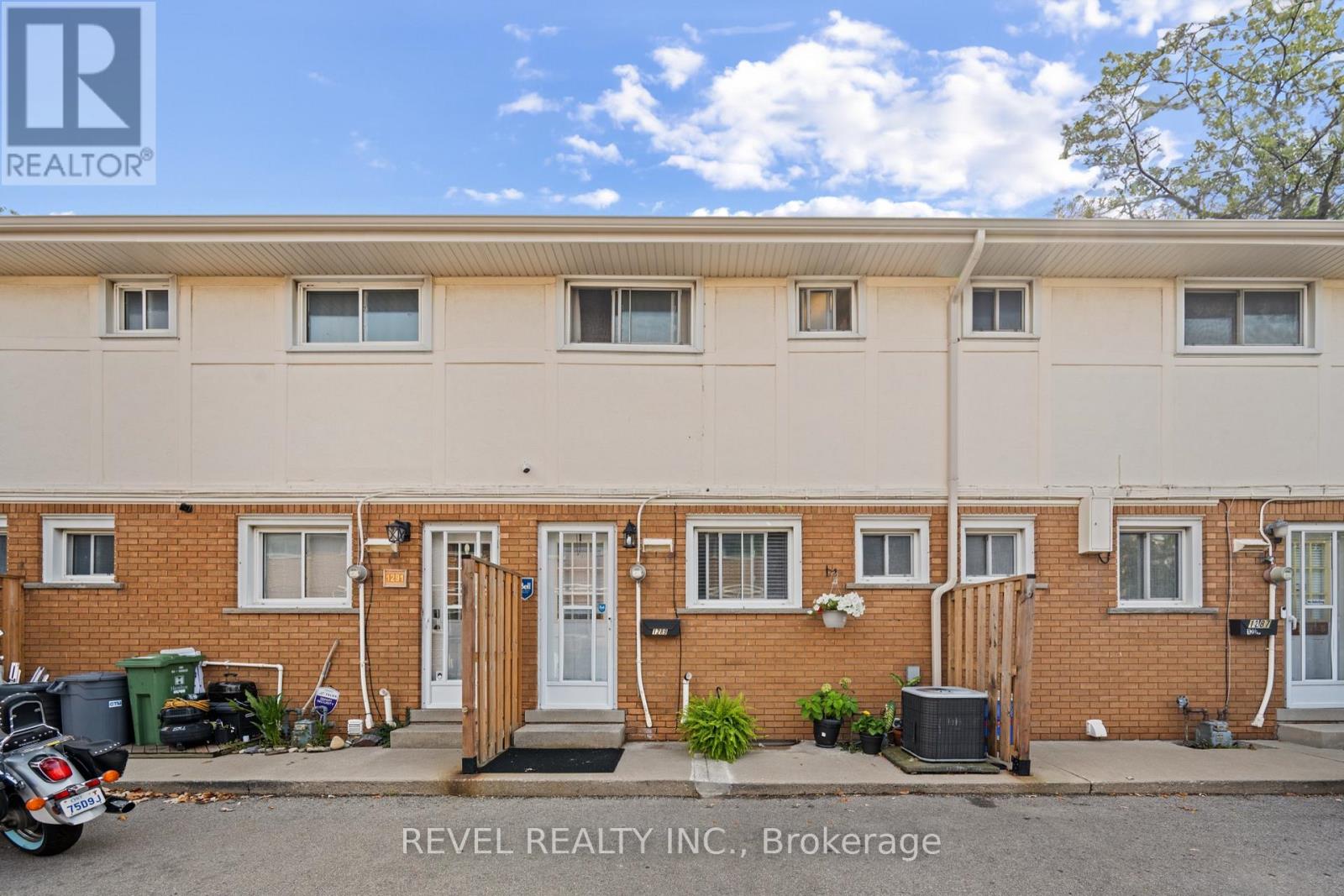 17 1289 Fennell Ave E, Hamilton, ON L8T 1T3