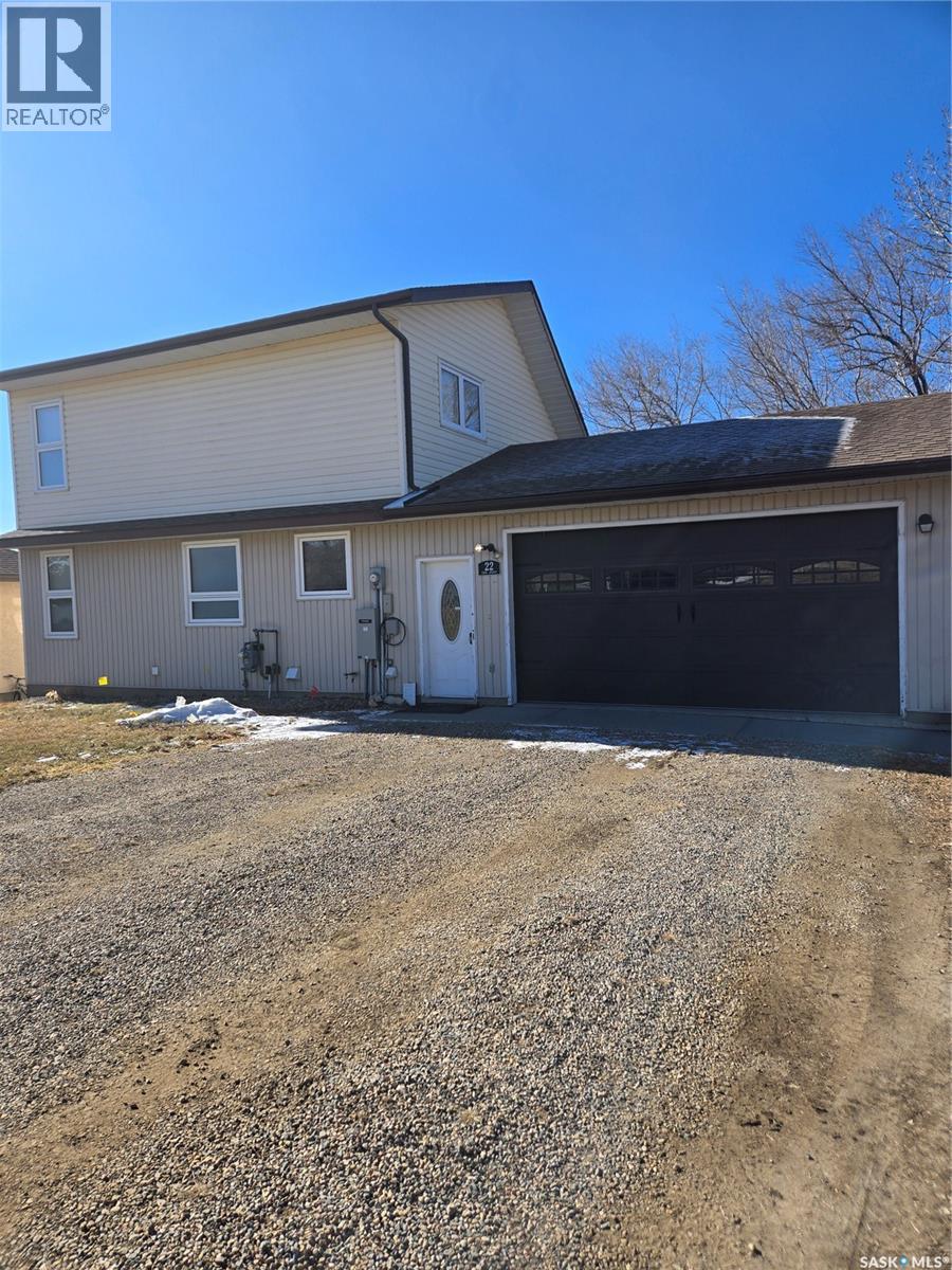 22 Park Ave, Oxbow, SK S0C 2B0