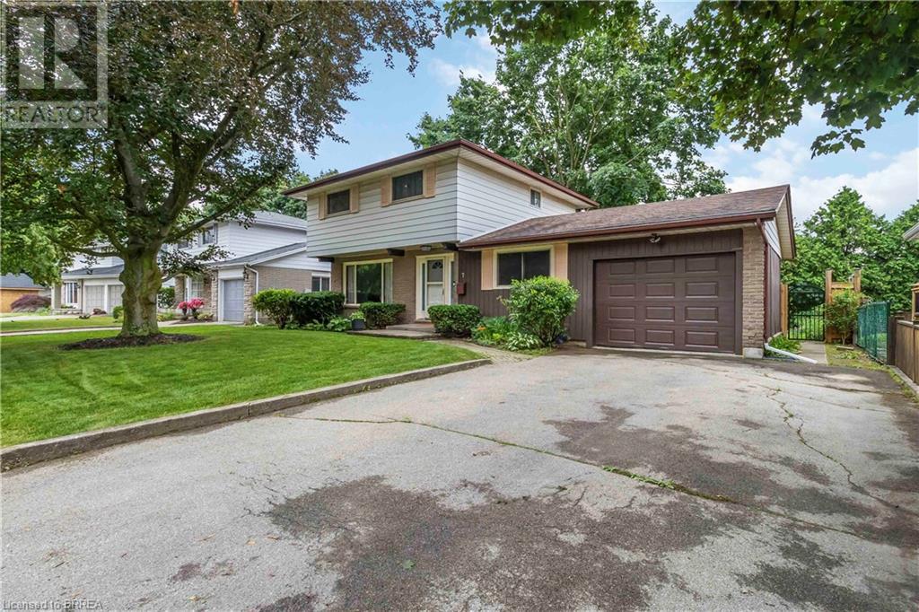7 Magnolia St, Brantford, ON N3R 1P6