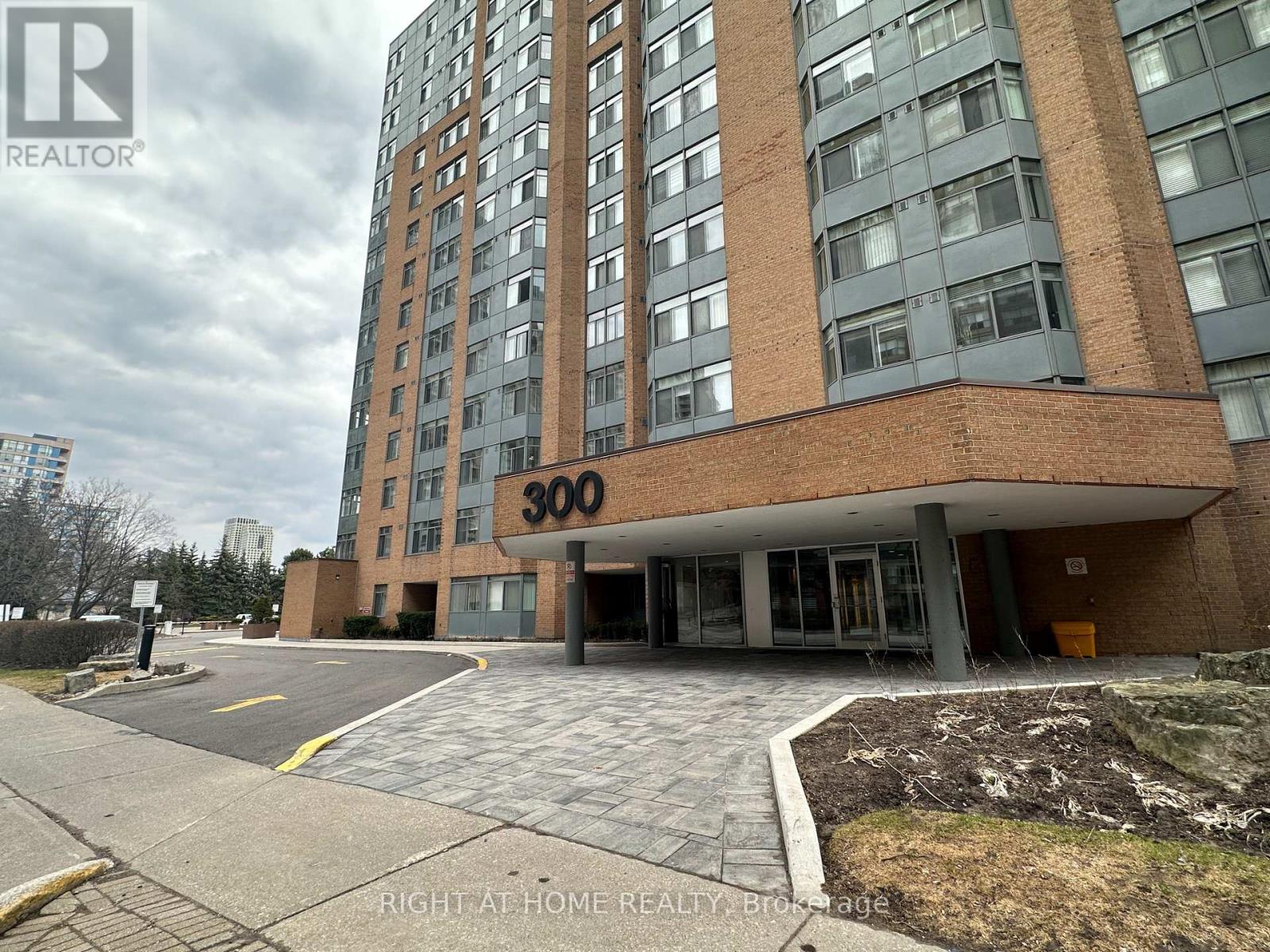 1406 300 Webb Dr, Mississauga, ON L5B 3W3