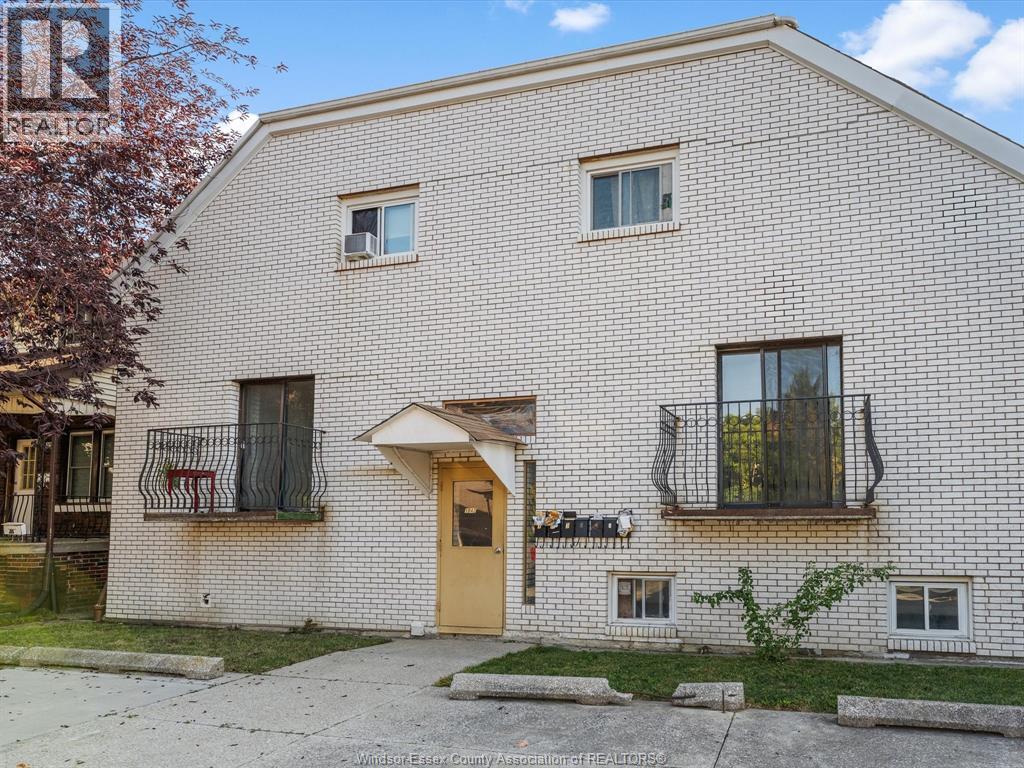 1042 Langlois, Windsor, ON N9A 2H5