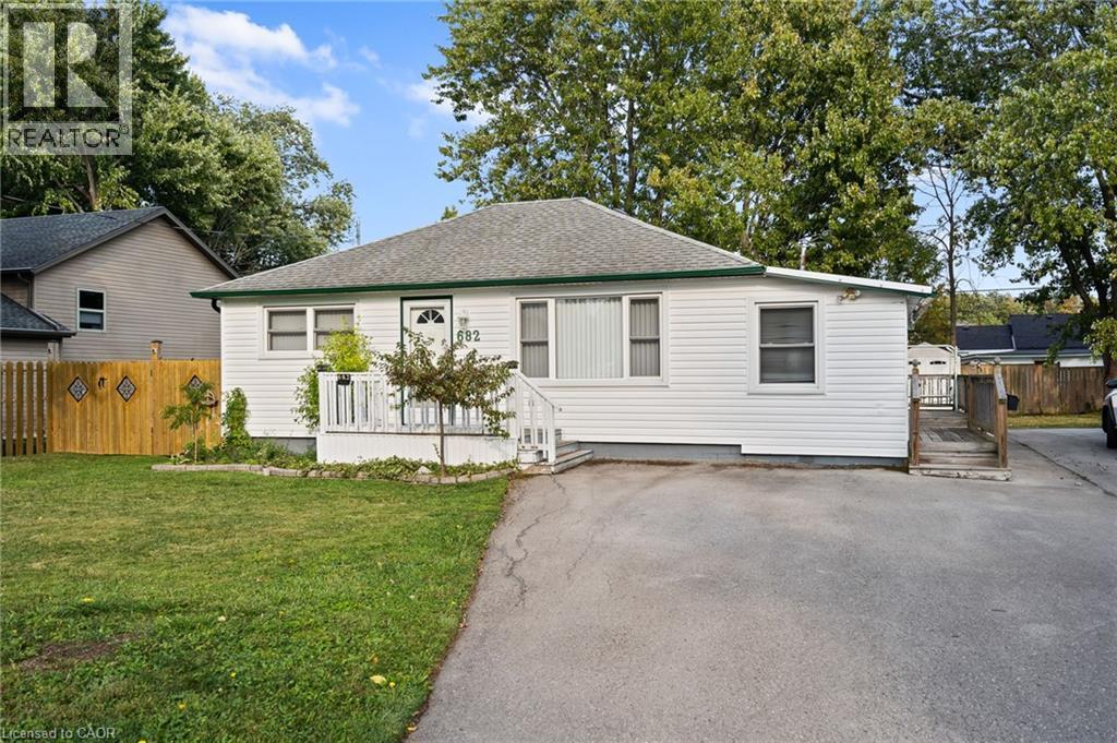 682 Fairview Rd, Fort Erie, ON L2A 4T1