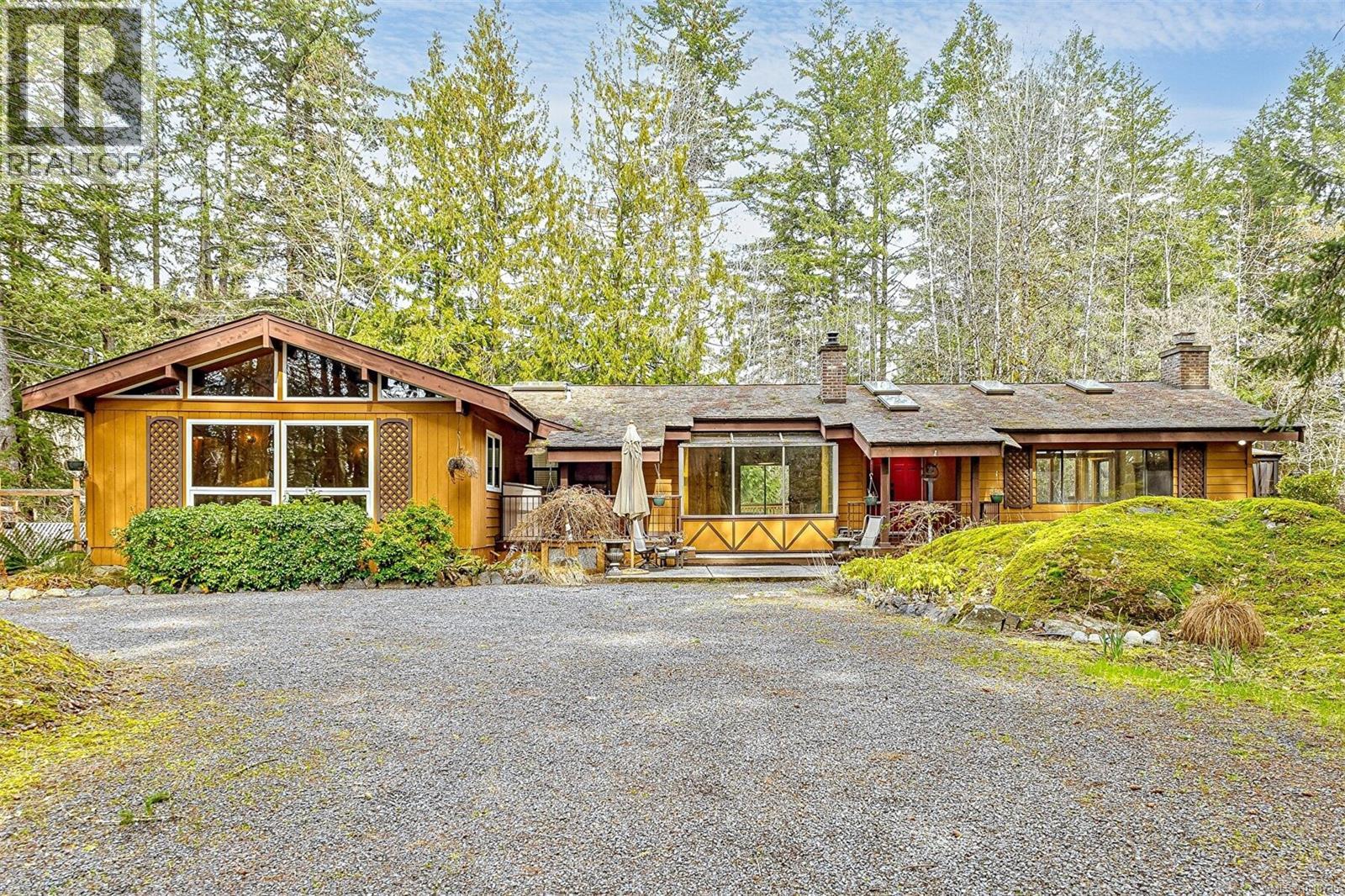 2298 Munn Rd, Highlands, BC V9E 1H5