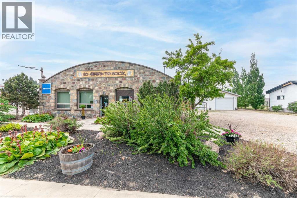 27 Railway Ave S, Marwayne, AB T0B 2X0