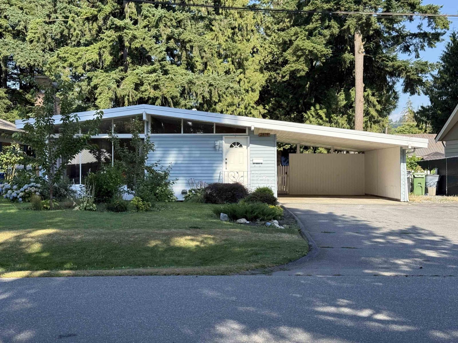 2878 Woodland St, Abbotsford, BC V2S 4E4
