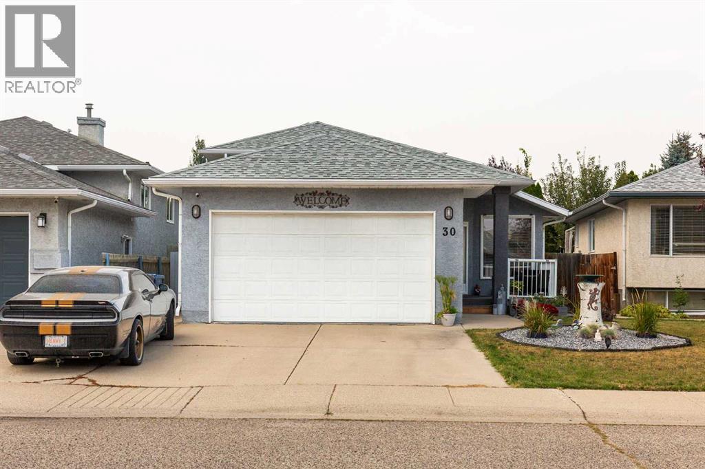 30 Heritage Cres W, Lethbridge, AB T1K 6S3