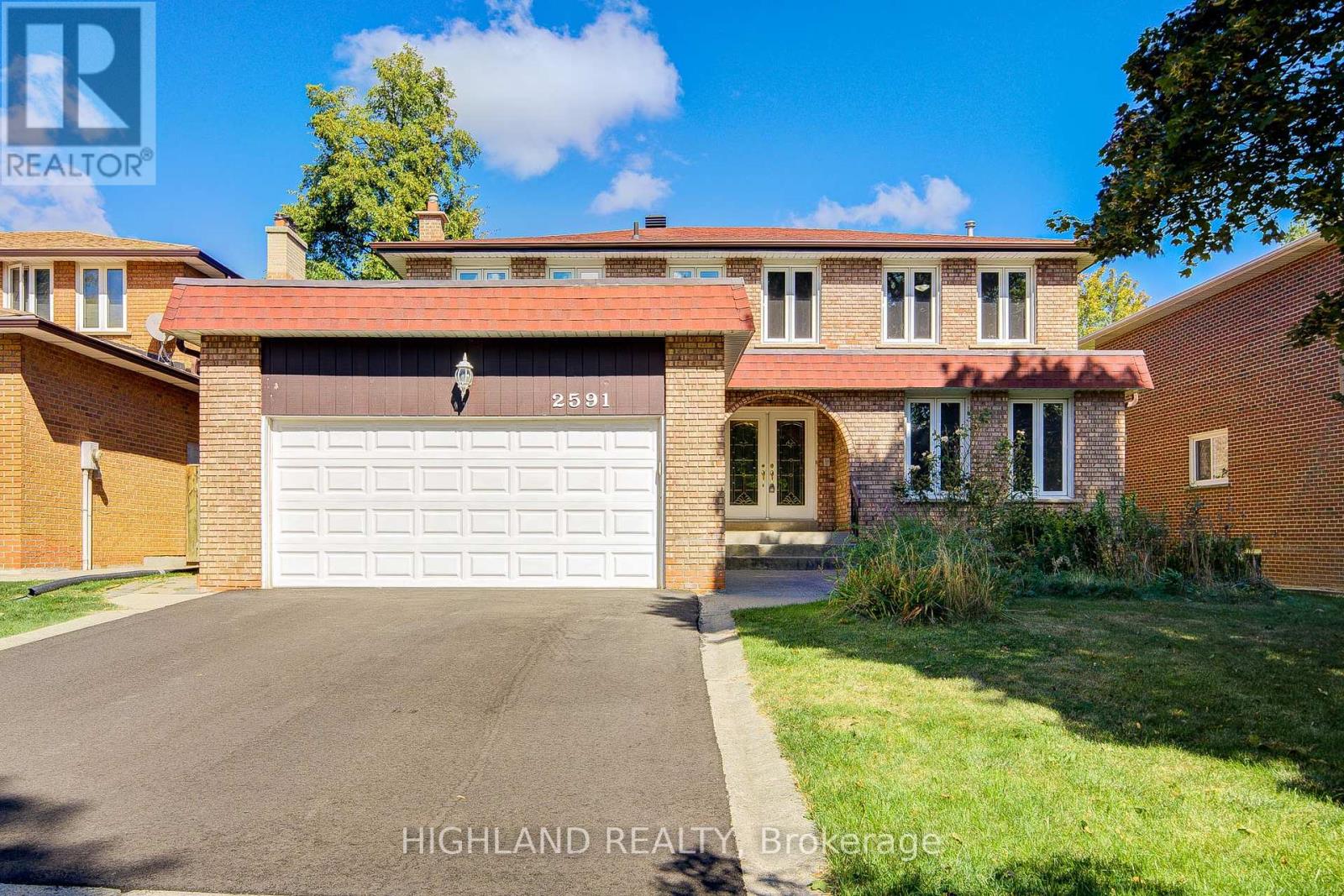 2591 Robin Dr, Mississauga, ON L5K 2G2