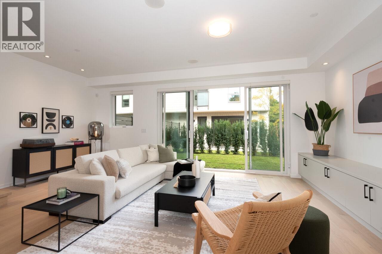 122 E 17th Ave, Vancouver, BC V5V 1A4