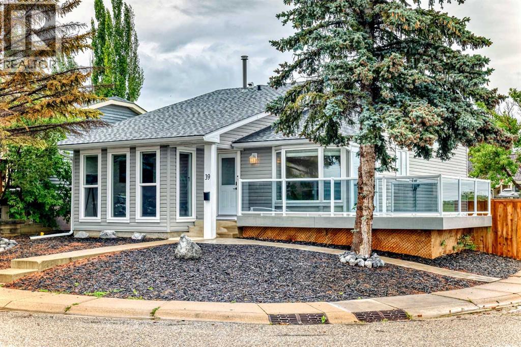 39 Strandell Cres SW, Calgary, AB T3H 1K8