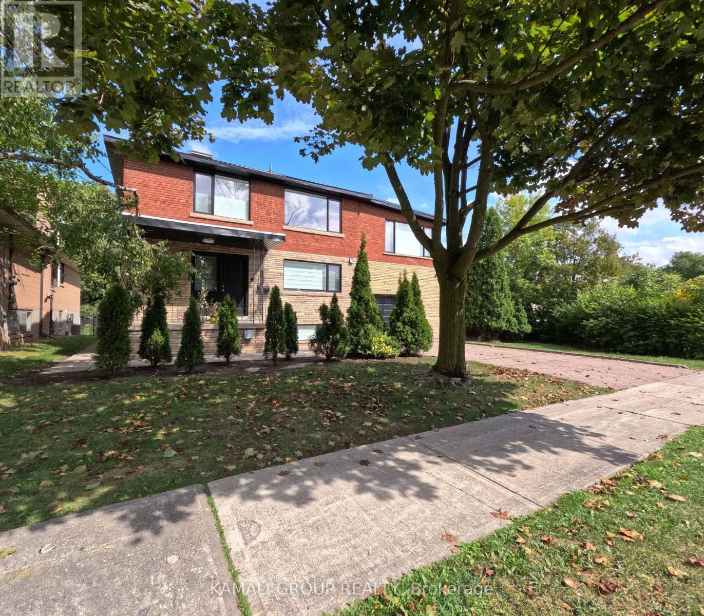 77 Hove St, Toronto, ON M3H 4Z2