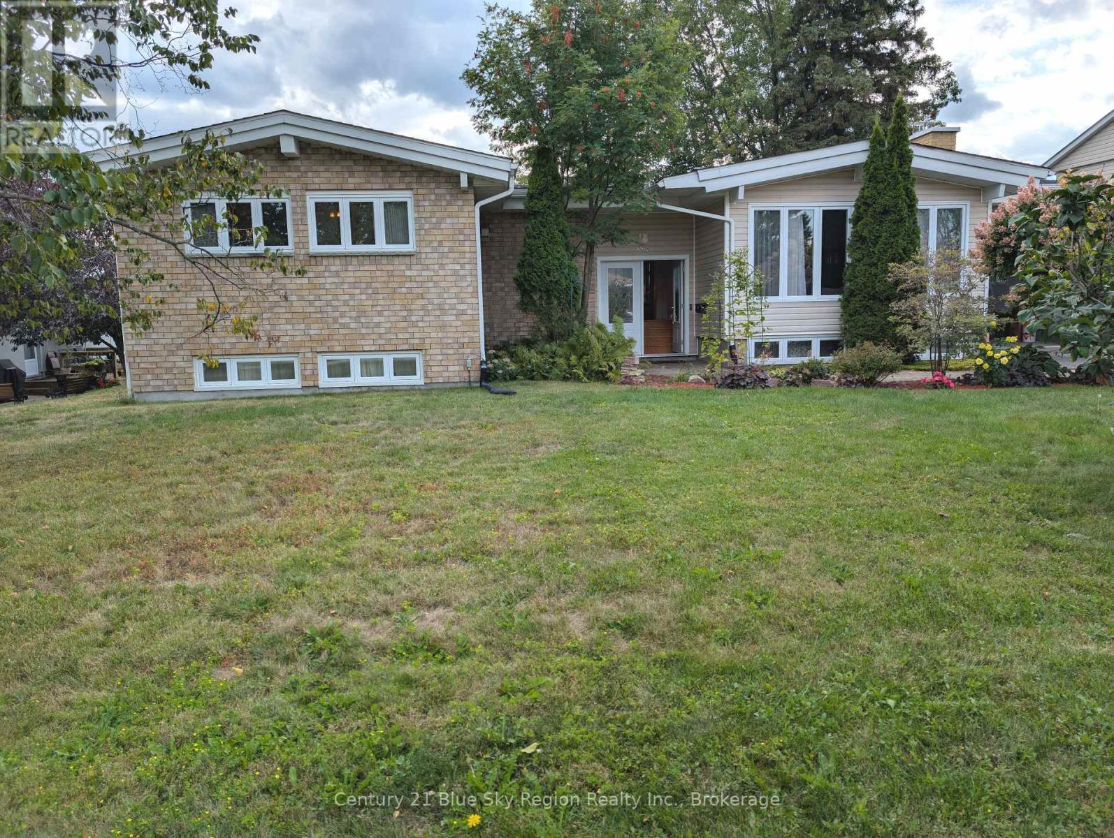 734 Birchwood Rd, North Bay, ON P1B 4T6
