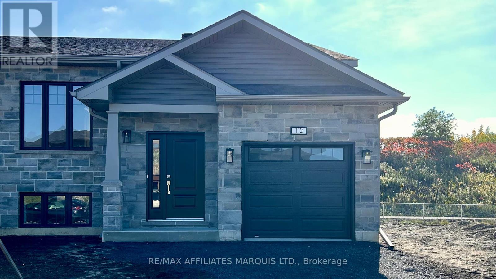 112 Woodland Dr, Cornwall, ON K6H 0H2