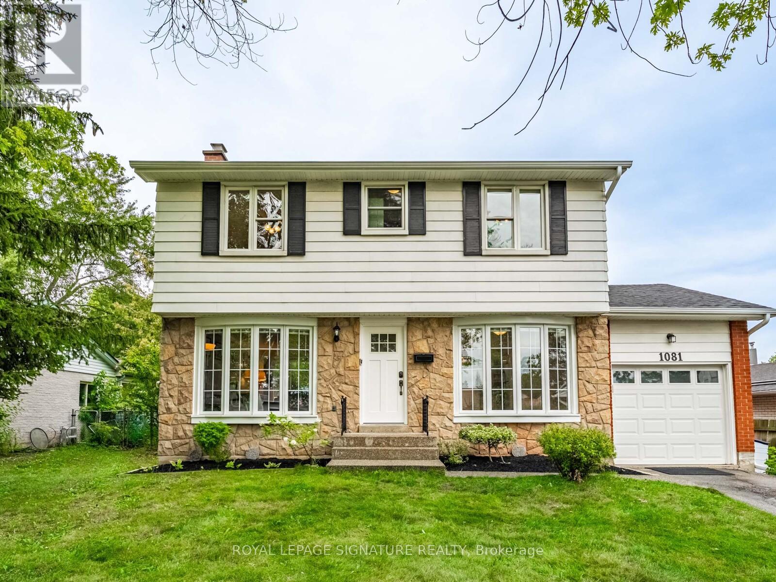 1081 Pearson Dr, Oakville, ON L6H 2A9