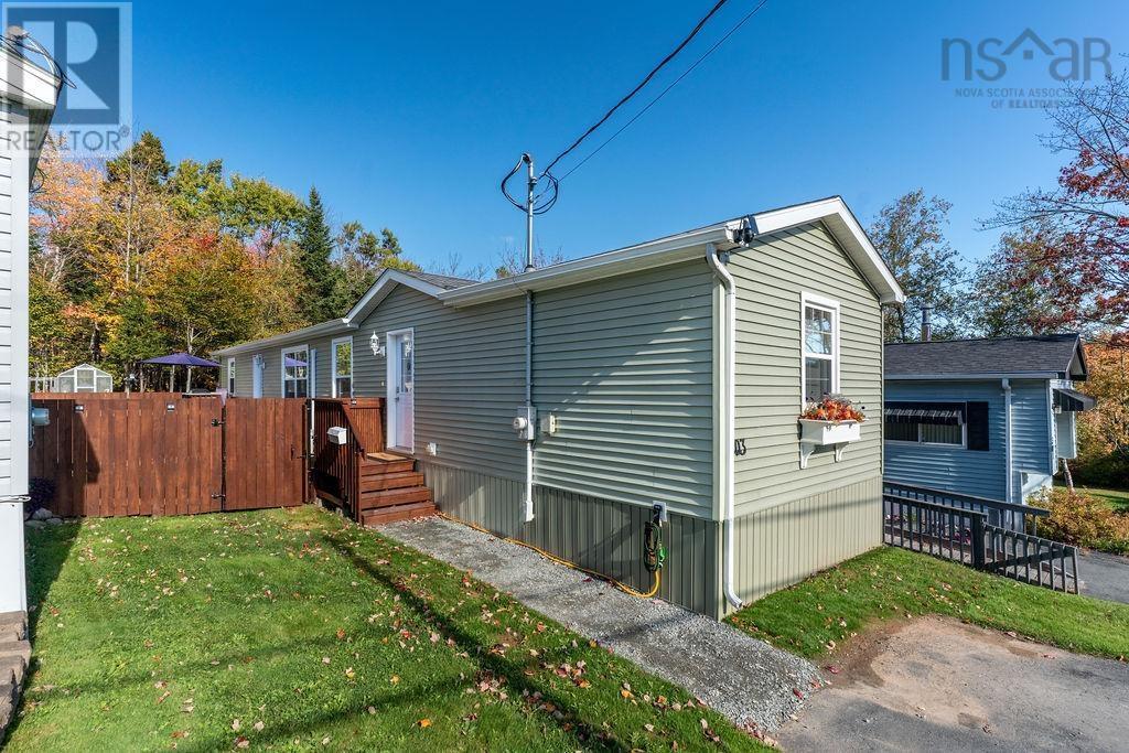 303 Ioney Hl, Beaver Bank, NS B4E 1M6