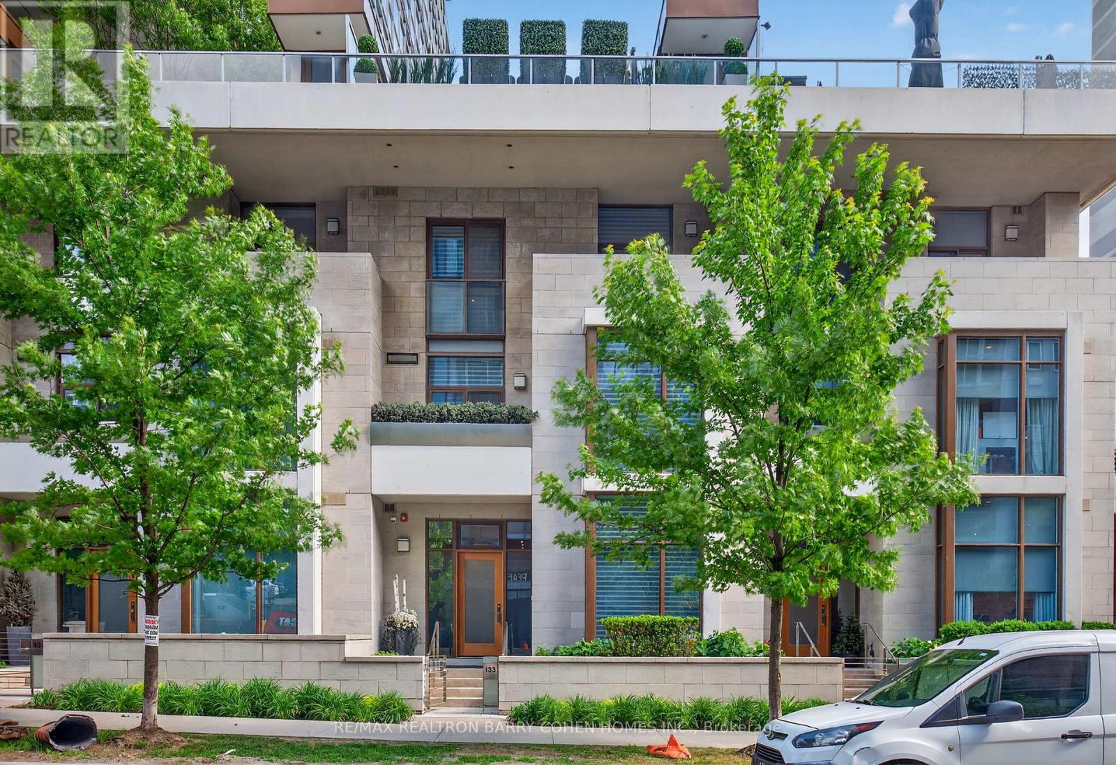 133 Pears Ave, Toronto, ON M5R 1T3