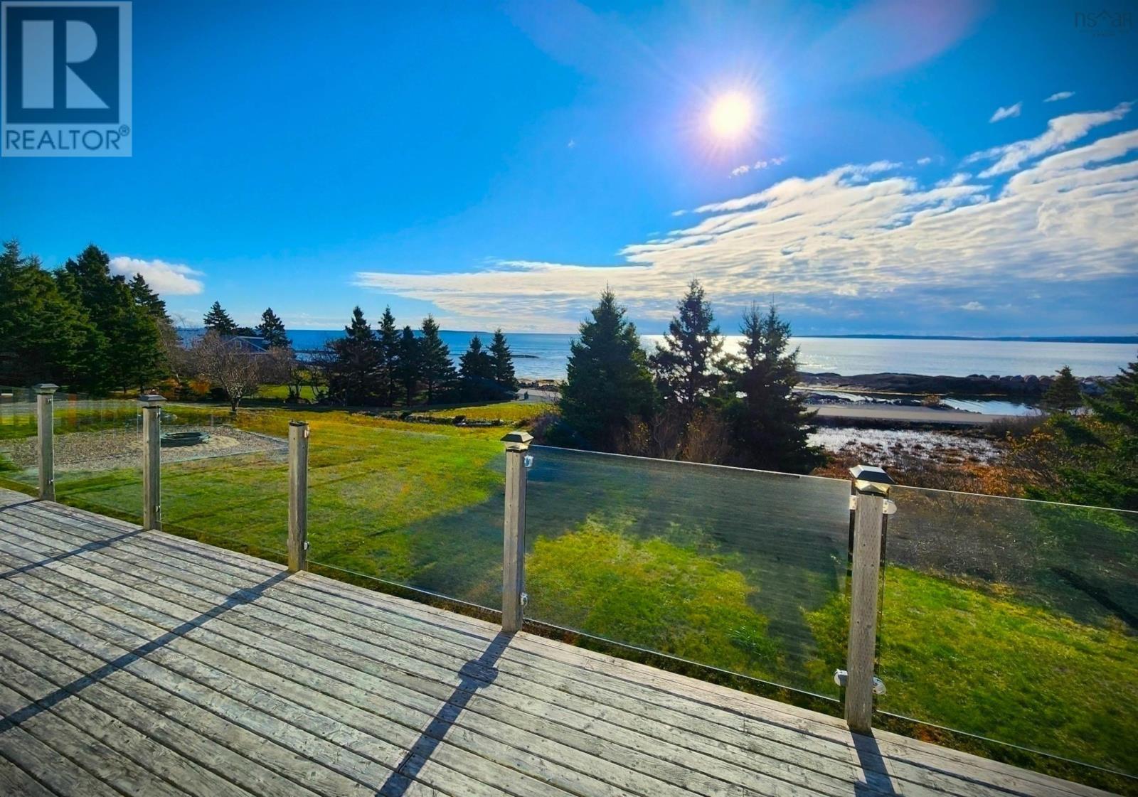 157 The Point Rd, Lunenburg, NS B0J 2C0