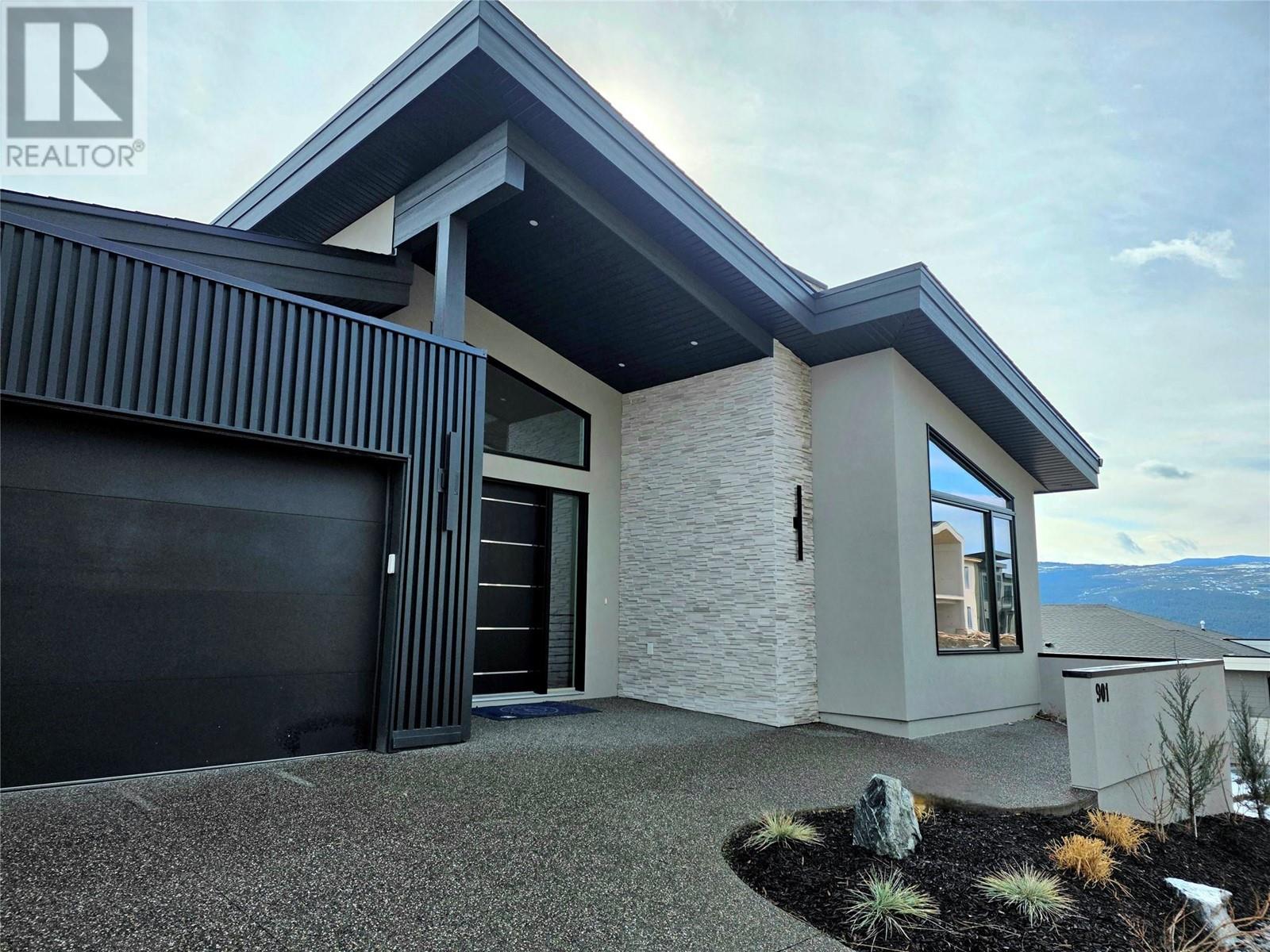 901 Melrose St, Kelowna, BC V1P 0A8
