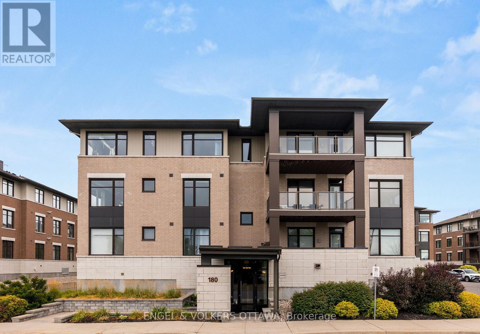 302 180 Guelph Private, Ottawa, ON K2T 0J6
