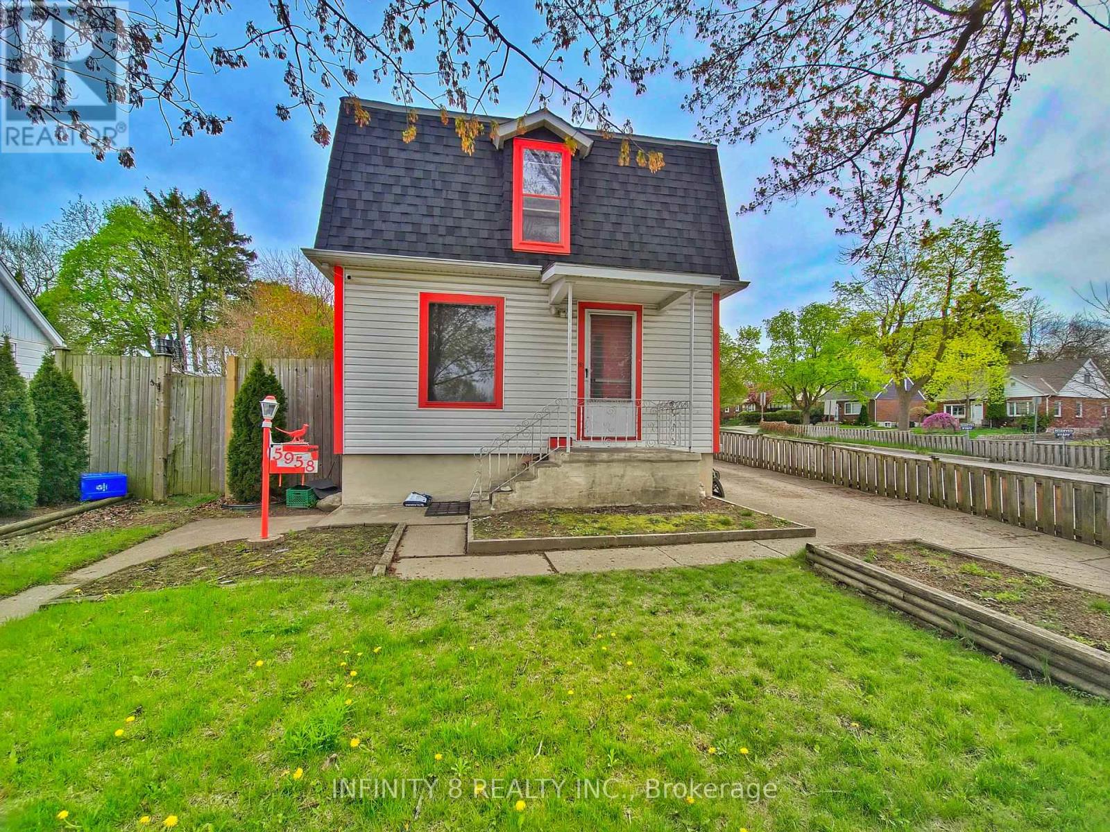 5958 Summer St W, Niagara Falls, ON L2G 4E5