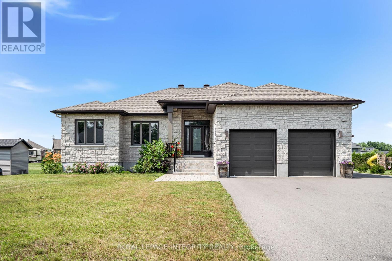 251 Des Violettes St, Clarence-Rockland, ON K0A 2A0
