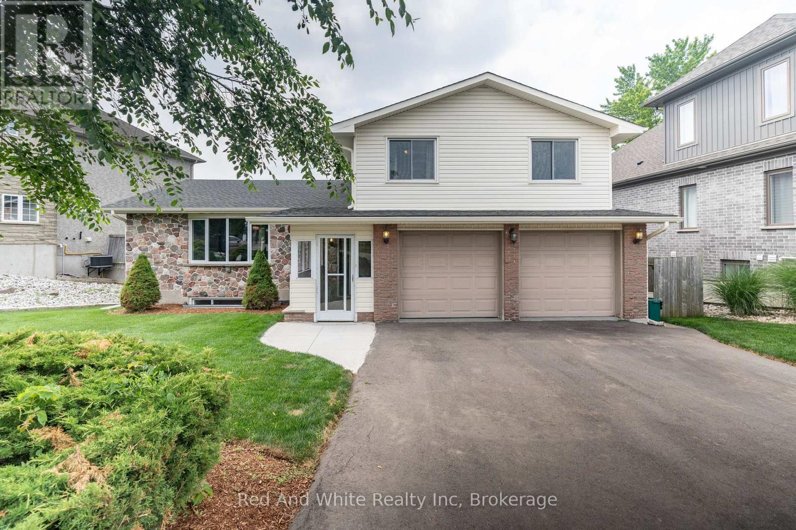 447 Old Chicopee Trl, Kitchener, ON N2A 4H1