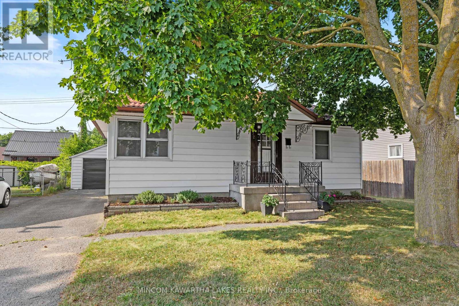 632 Gillespie Ave, Peterborough, ON K9J 4B6