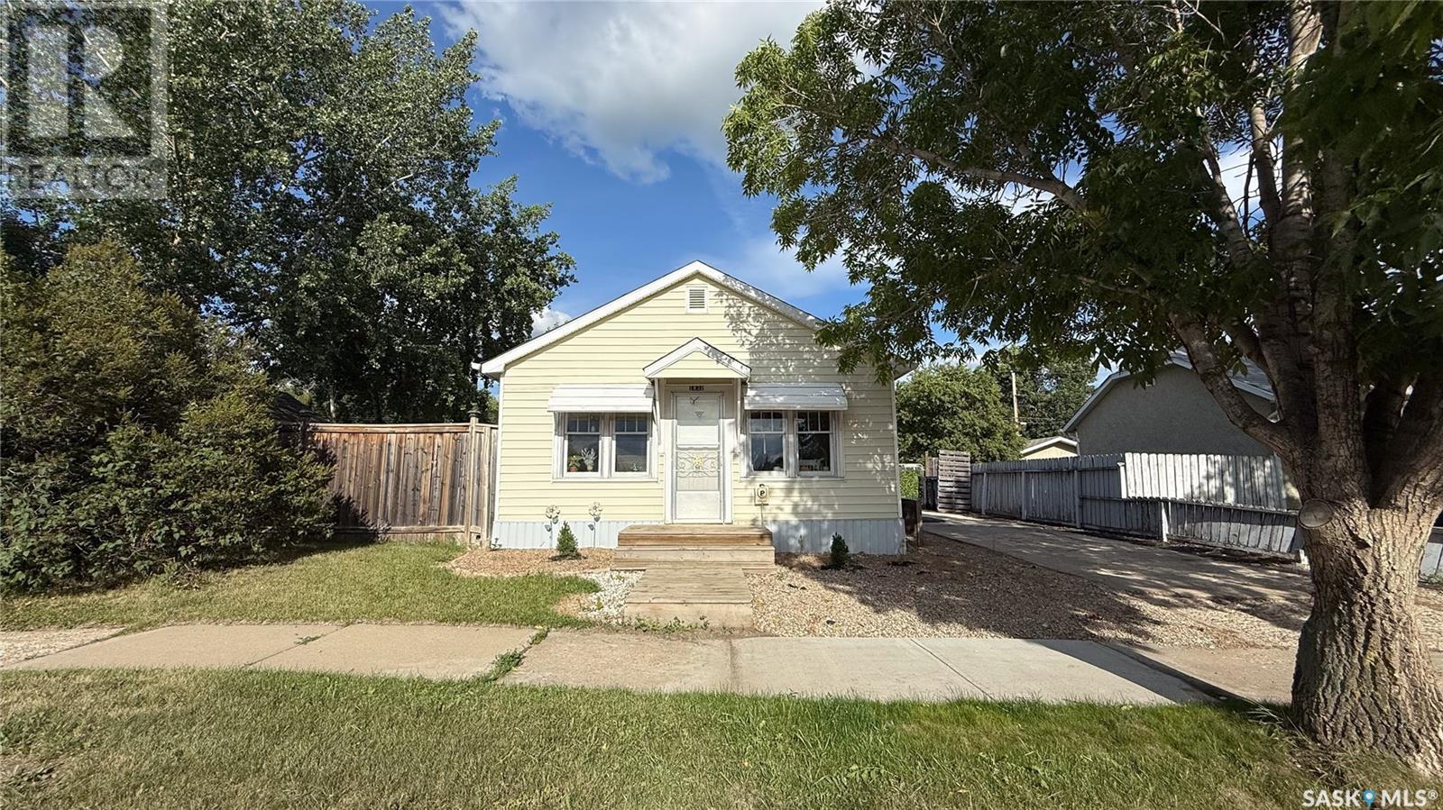 1832 101 Street, North Battleford, SK S9A 1B1
