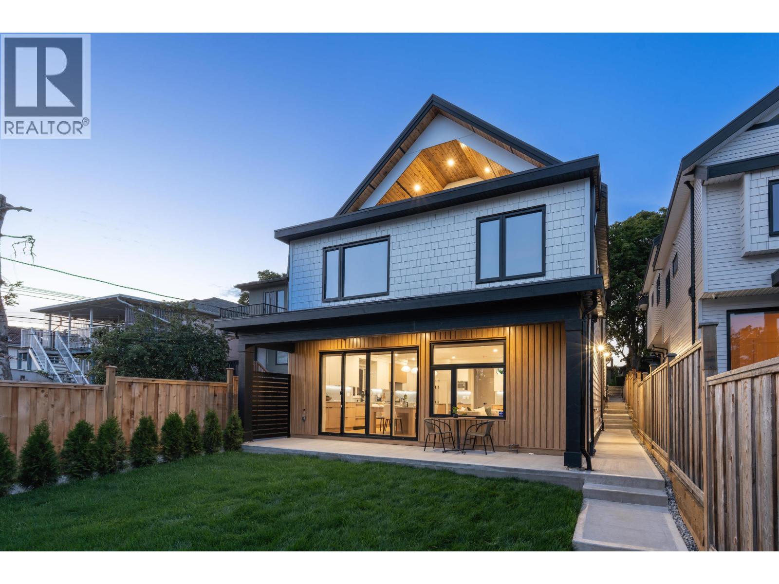 3576 E Pender Street Unit 2, Vancouver, BC V5K 2E3