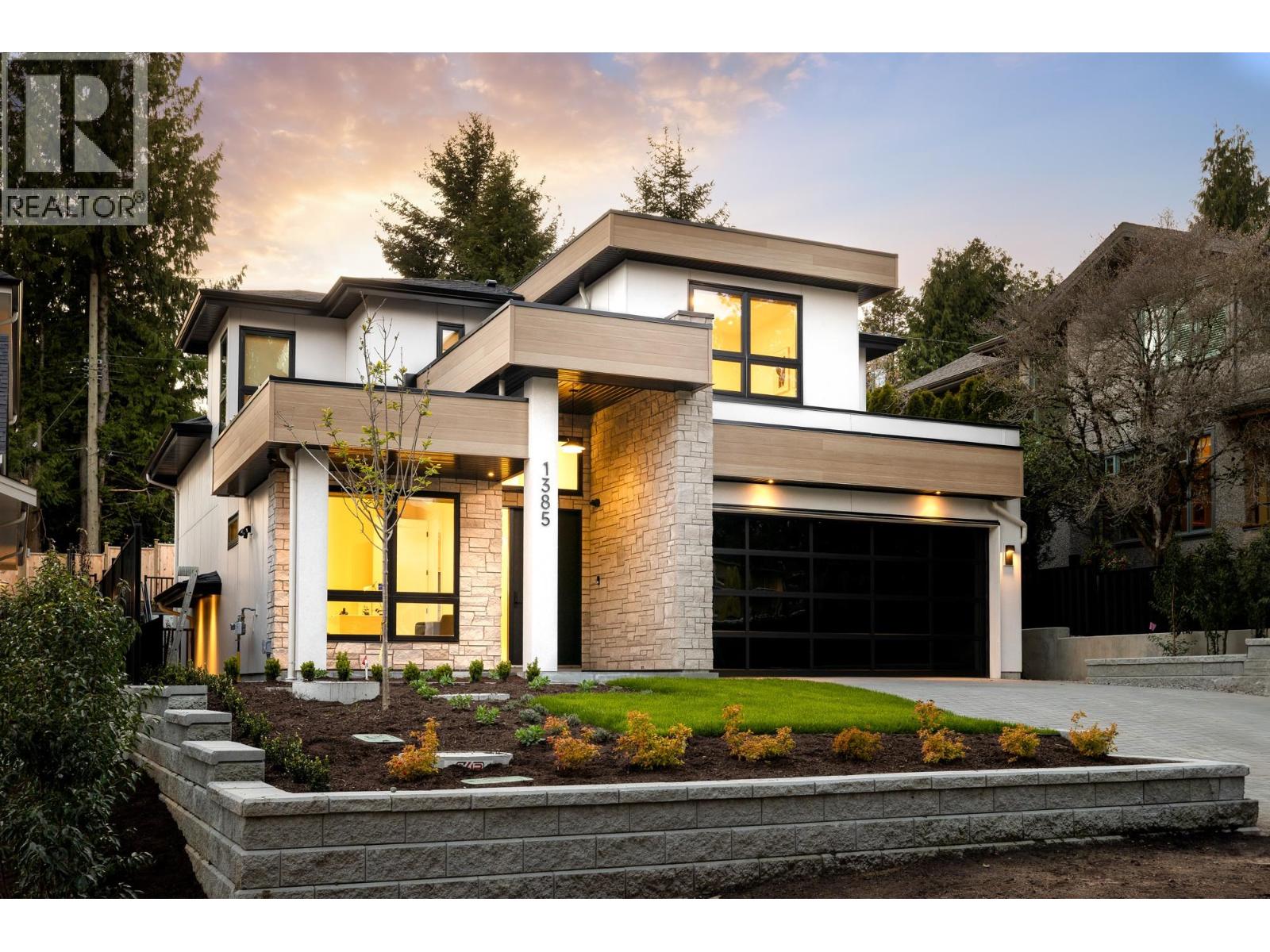 1385 19th Street West, West Vancouver, BC V7V 3X4