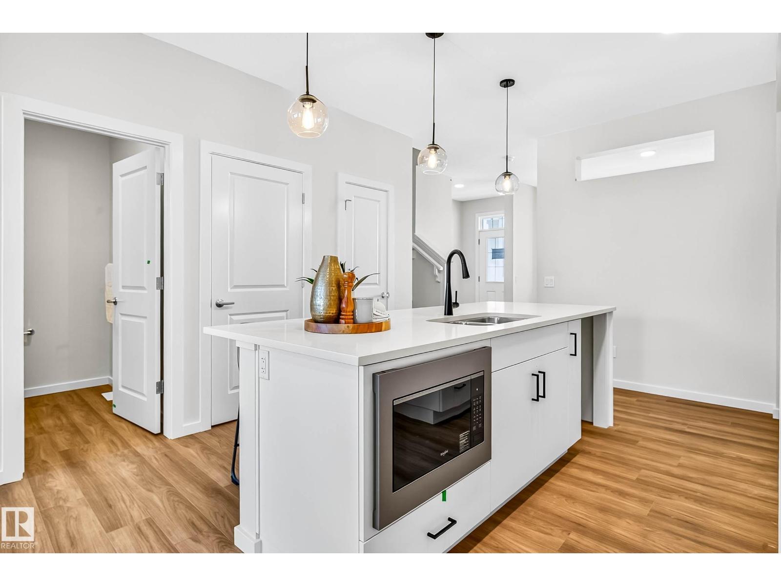 724 Southfork Dr, Leduc, AB T9E 1N8