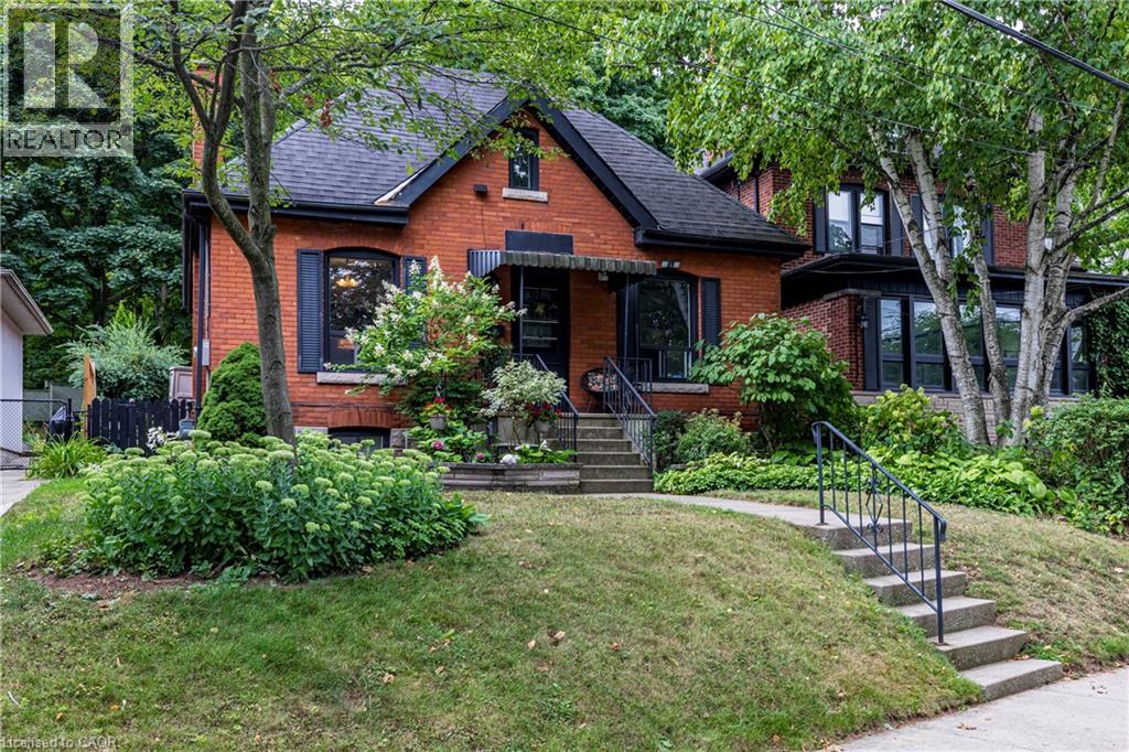 245 Hillcrest Ave, Hamilton, ON L8P 2X3