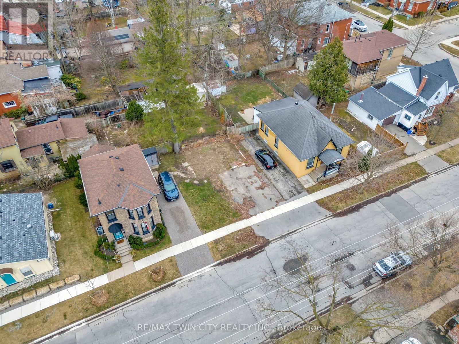 108 Oak St, Brantford, ON N3T 2B5