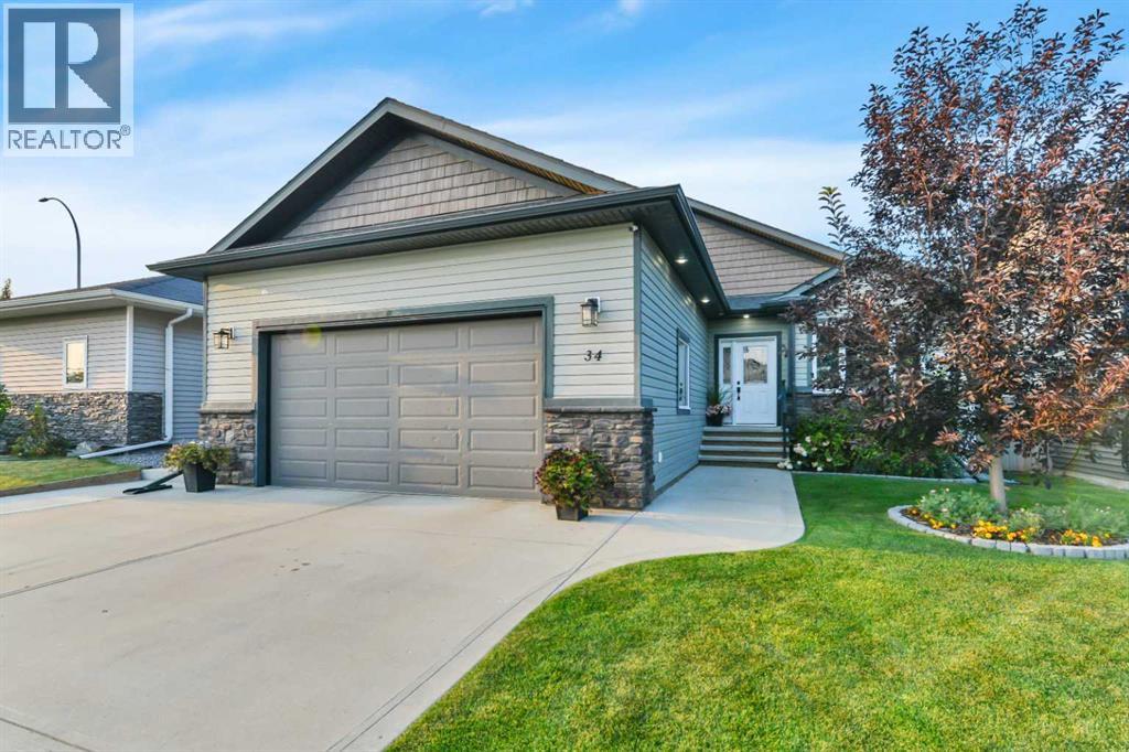 34 Leaside Cres, Sylvan Lake, AB T4S 0A3