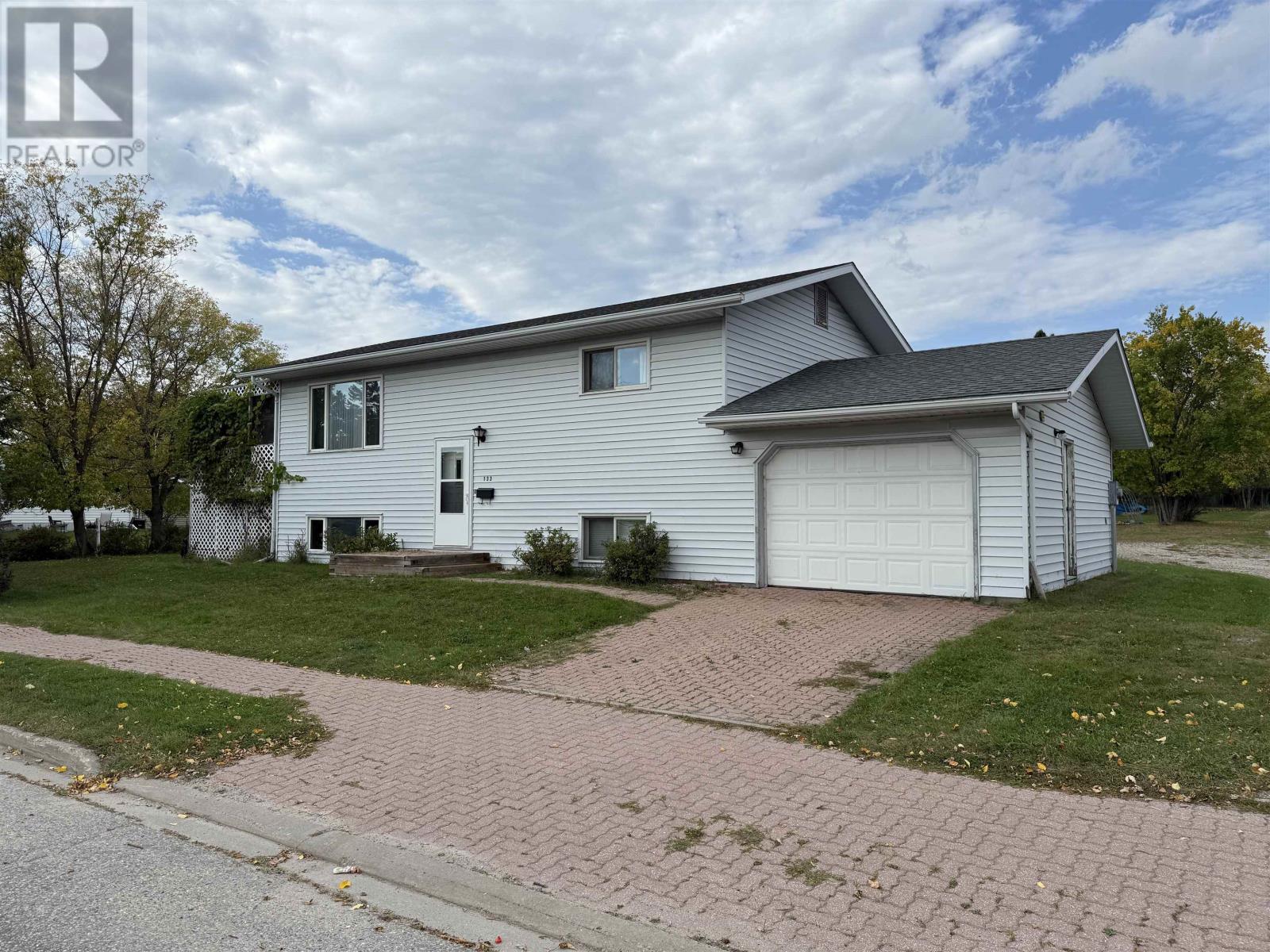 133 Parkdale Rd, Dryden, ON P8N 1S5
