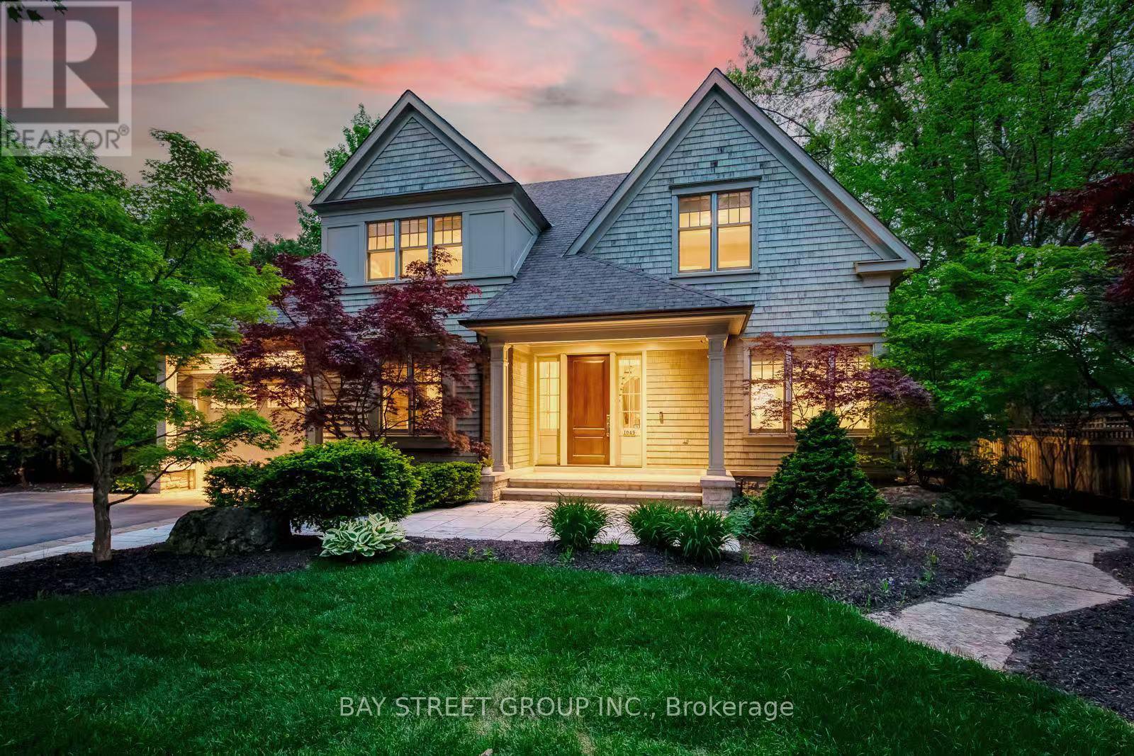 1049 Cedar Grove Blvd, Oakville, ON L6J 2C2