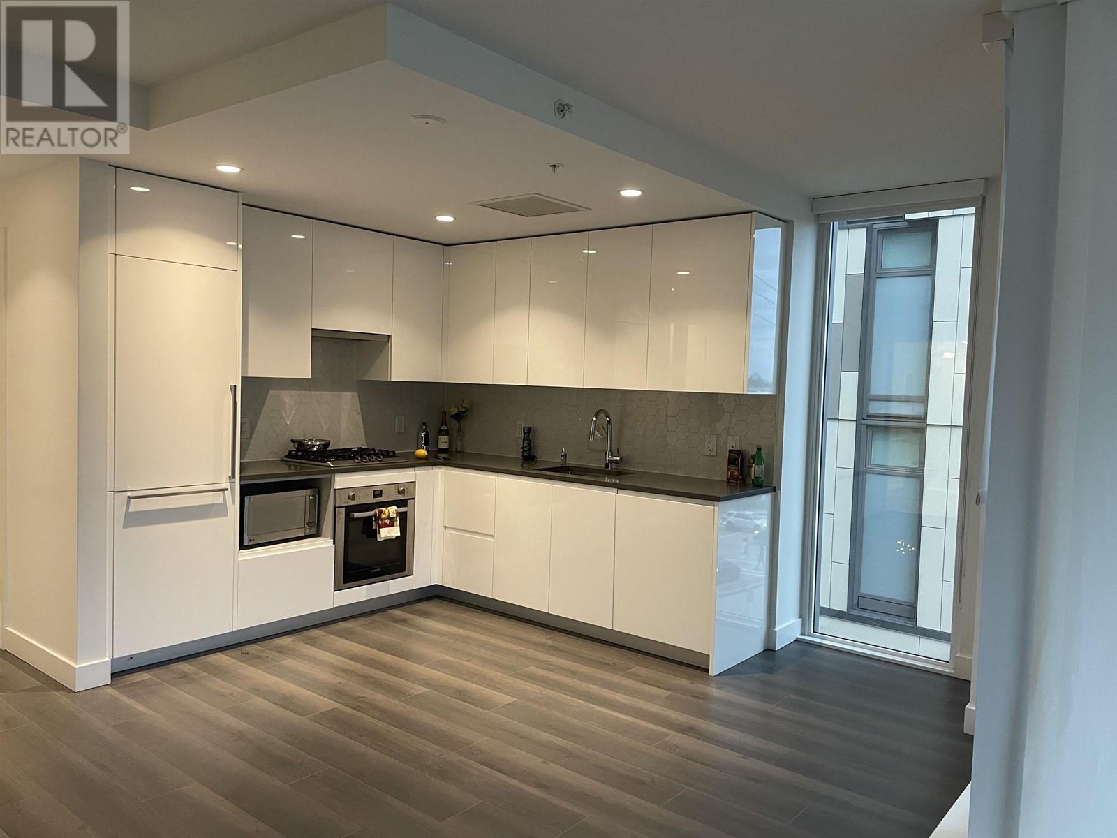 8138 Fraser Street Unit 210, Vancouver, BC V5X 0J8