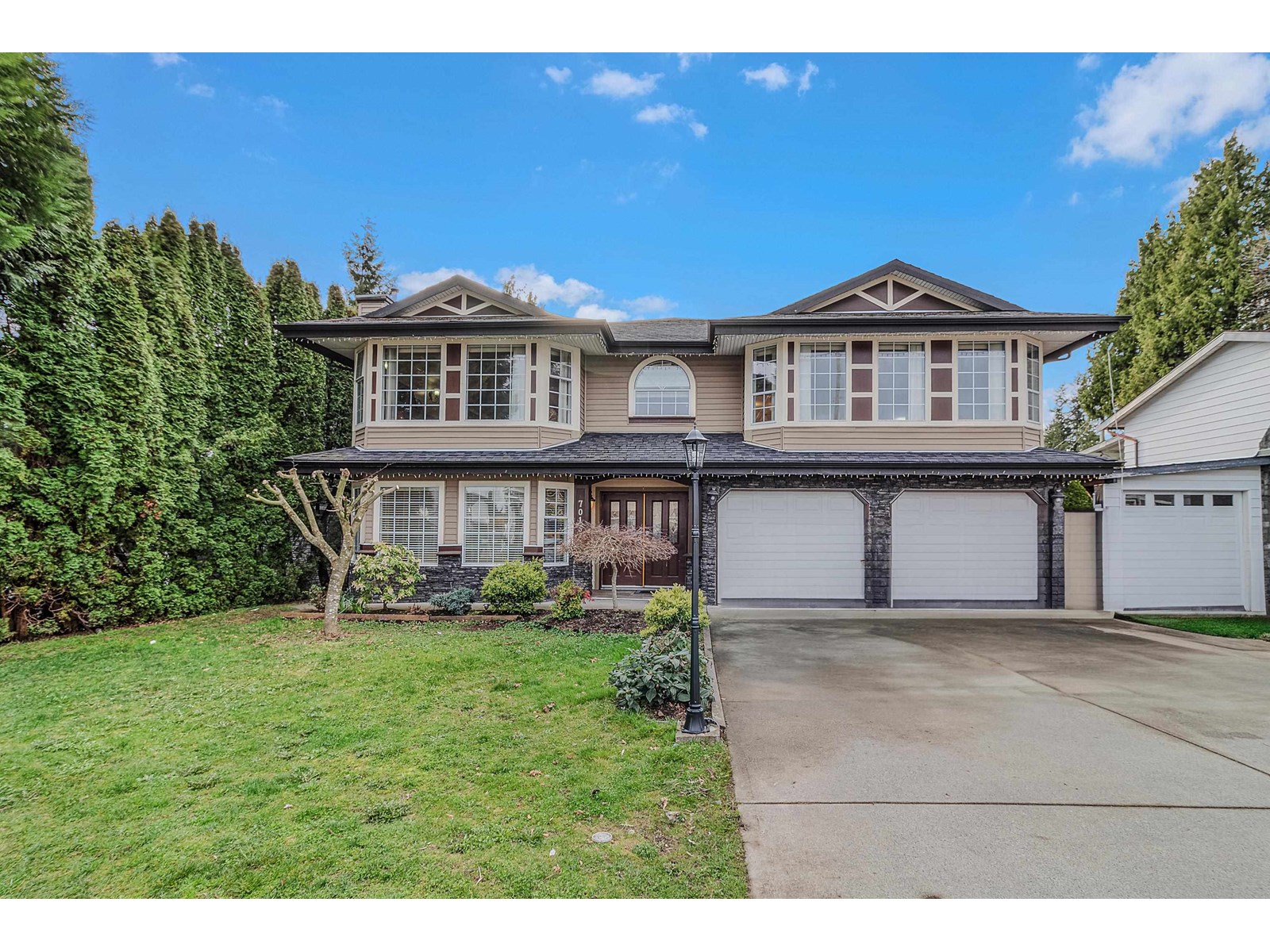142 Street Unit 7015, Surrey, BC V3W 5N4