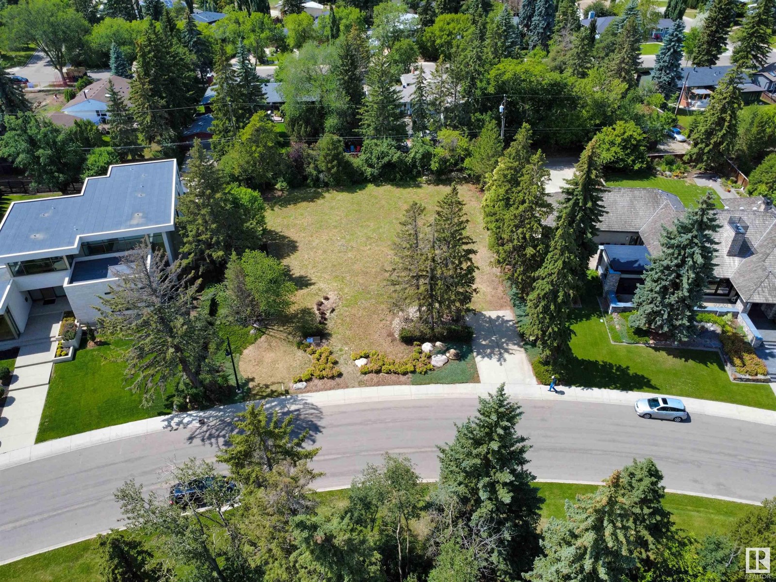 9716 Riverside Dr NW, Edmonton, AB T5N 3M6