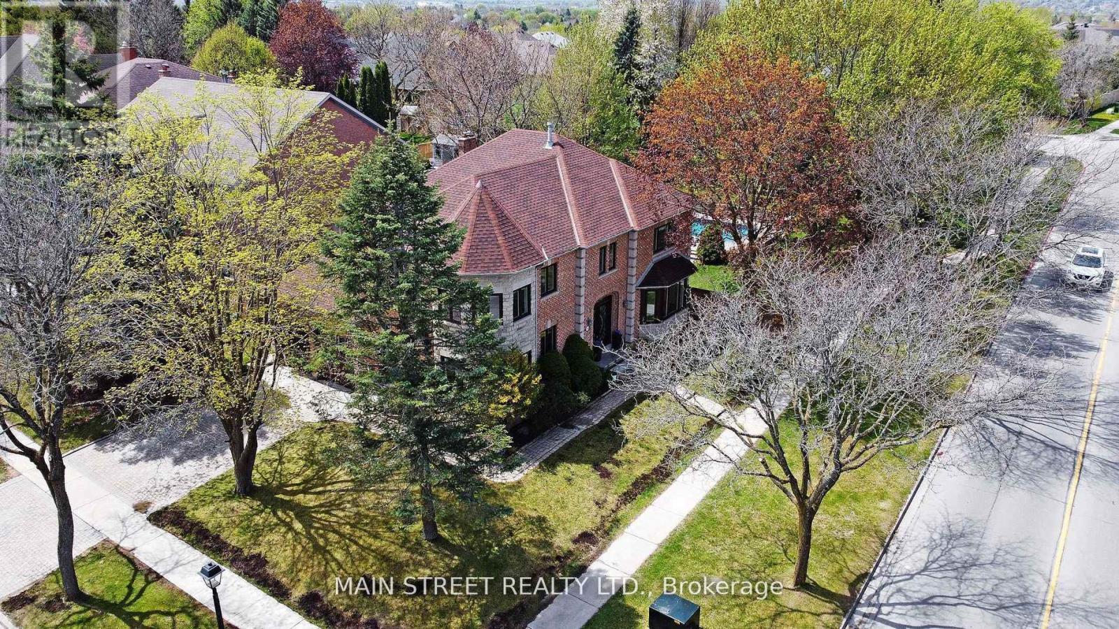 898 Stonehaven Ave, Newmarket, ON L3X 1K7