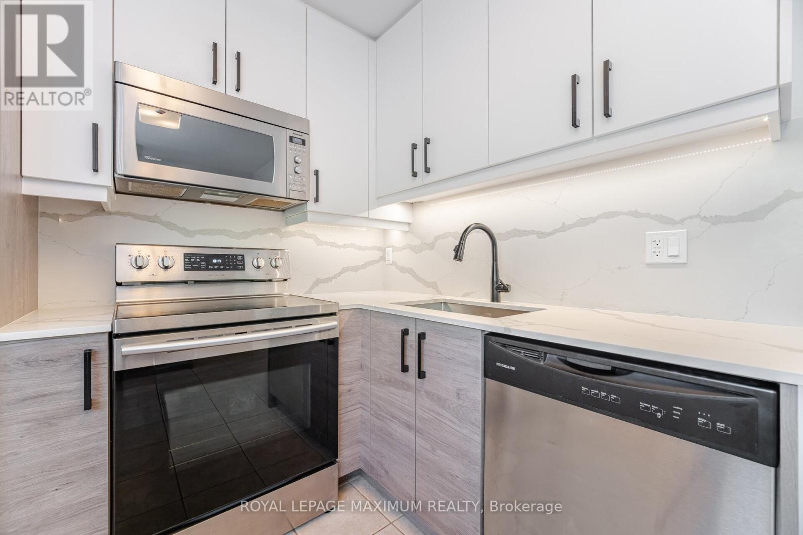 17 90 George Henry Blvd, Toronto, ON M2J 1E7