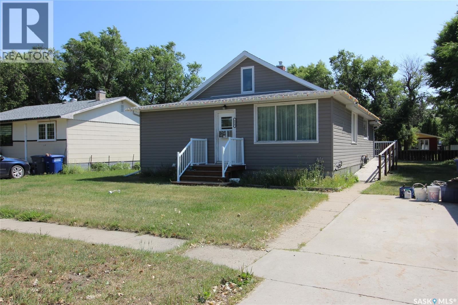 614 Front St, Eastend, SK S0N 0T0