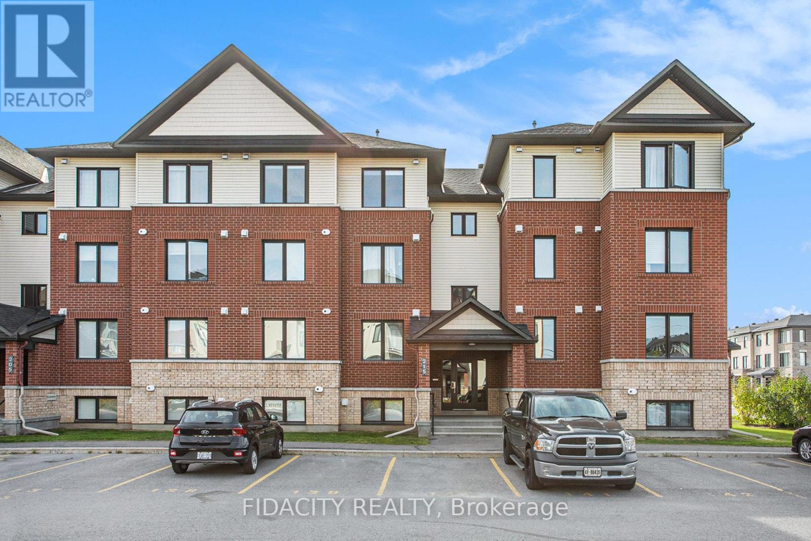 4 215 Bluestone Private, Ottawa, ON K4A 0M5