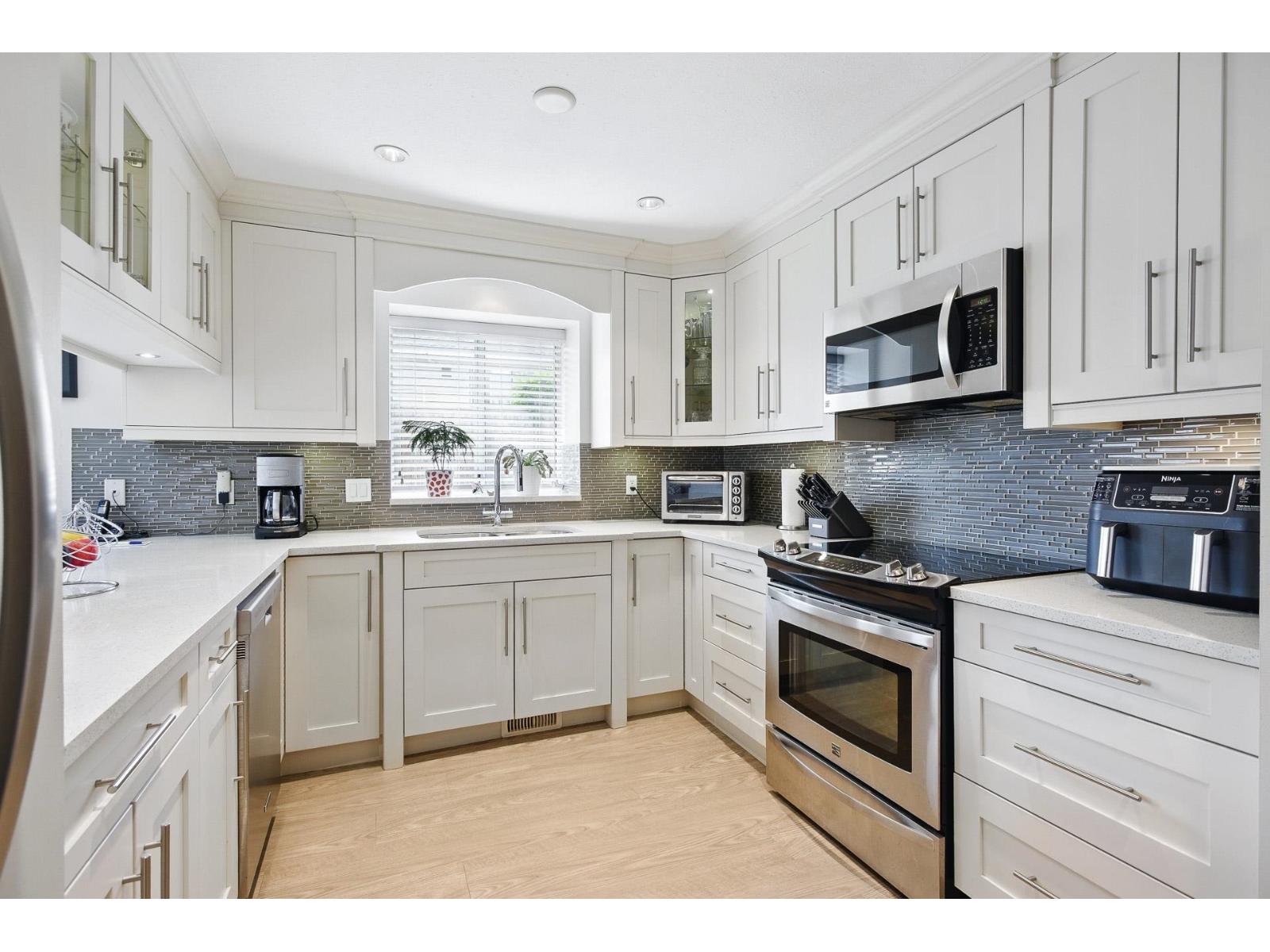 11441 Surrey Rd, Surrey, BC V3R 5T4