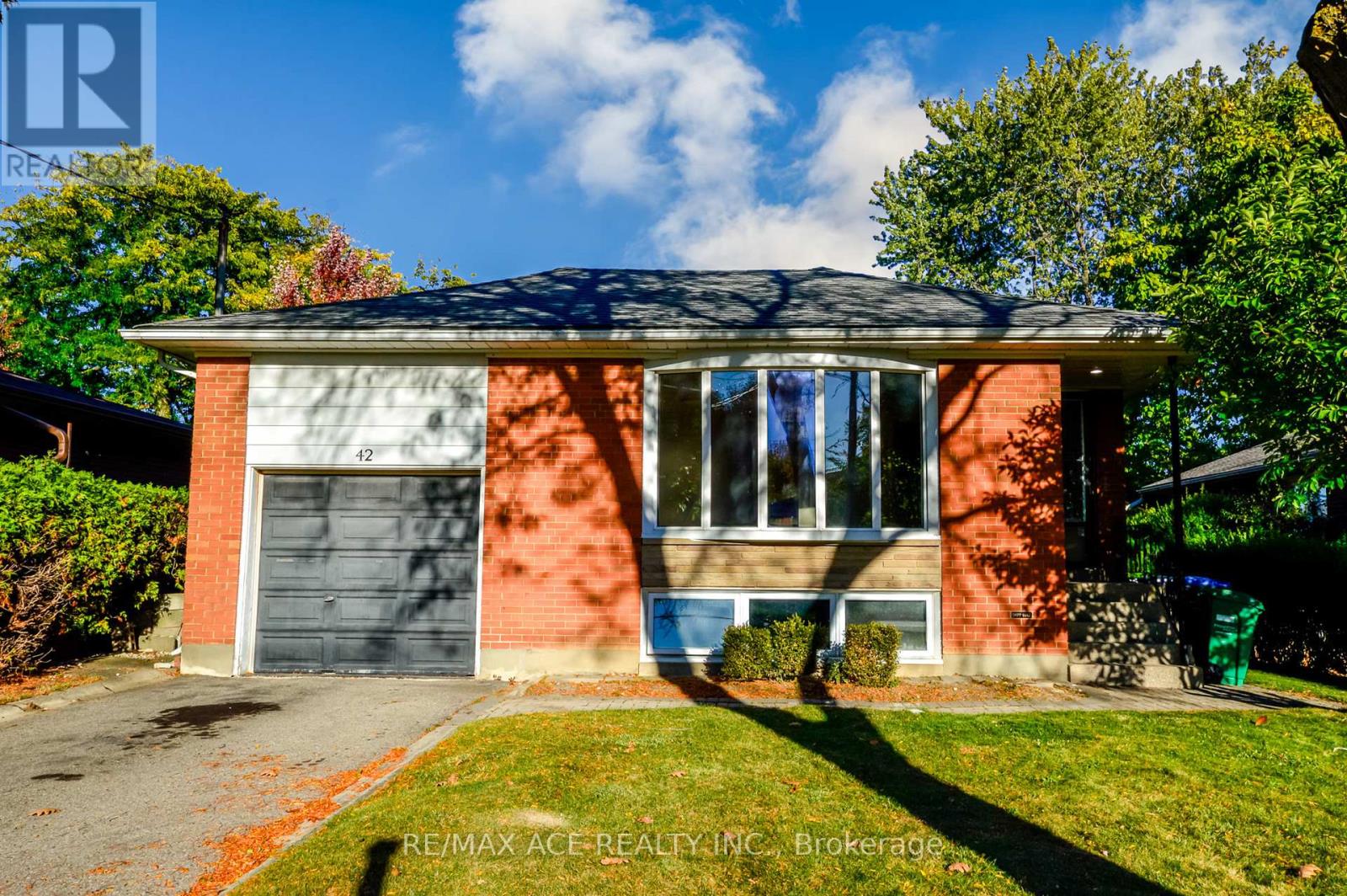 42 Swanhurst Blvd, Mississauga, ON L5N 1B7