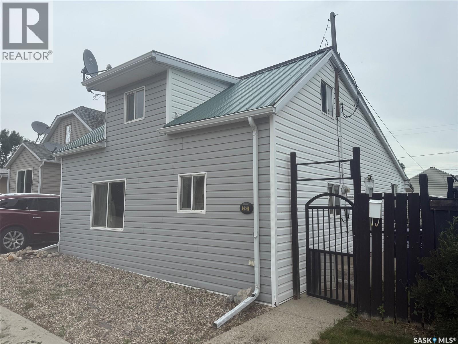 233 Central Ave, Montmartre, SK S0G 3M0